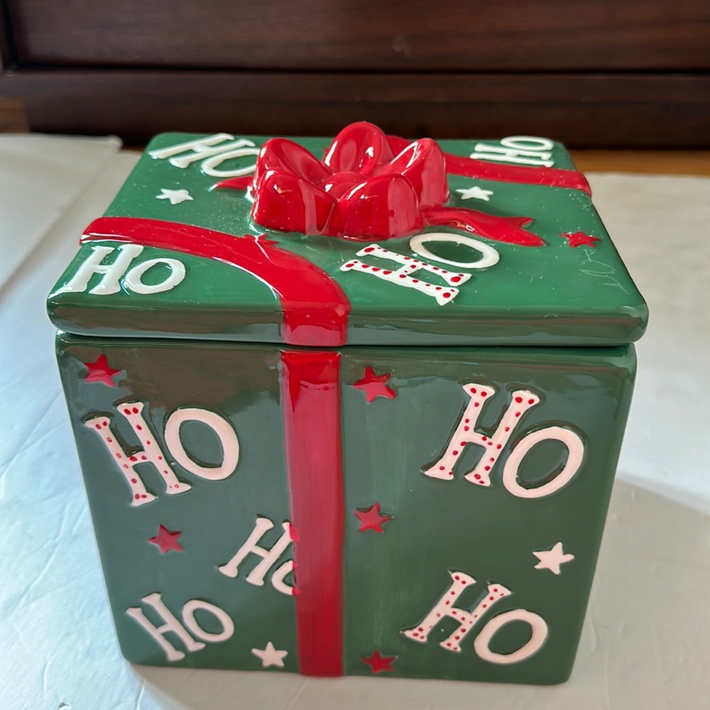 Real home holiday present Cooke canister